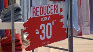 Preţurile care "intră la apă" fură ochii clienţilor. Specialiștii îi avertizează pe românii vânători de reduceri: "Sunt reclamaţii destul de multe"