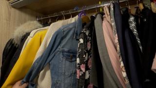 Reciclarea hainelor vechi, soluţia unui mediu mai curat. Cum putem scăpa de articolele pe care nu le mai purtăm