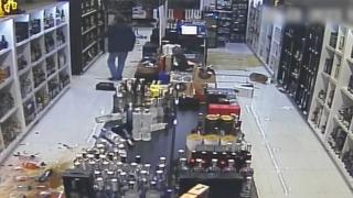 Un taximetrist bistriţean a semănat panică, după ce a izbucnit din senin şi a vandalizat un magazin de băuturi alcoolice. A fost internat la Psihiatrie