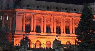 Clădiri din România, îmbrăcate în portocaliu, de Ziua Mondială a Luptei împotriva Cancerului. Boala cruntă este a doua cauză majoră de deces din lume