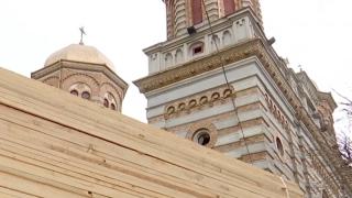 "Destul de ciudat! Să amendăm lucru bun?" Arhiepiscopia Tomisului se luptă cu Primăria Constanţa, după ce a refăcut acoperișul care a ars anul trecut