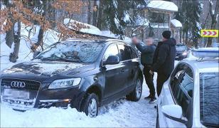 Contrabandist ucrainean, prins cu ţigări în valoare de 32.000 de euro. Poliţiştii de frontieră au tras 9 focuri de armă pentru a-l opri, în Maramureș