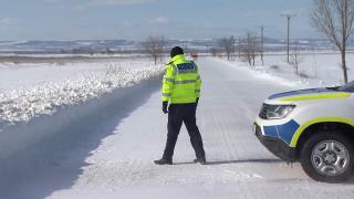 Haos pe șoselele din România din cauza viscolului. Mai multe drumuri au fost închise; cod galben de vânt puternic în mai multe zone