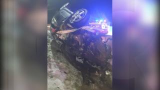 Un şofer din Vaslui s-a urcat beat la volan, a pierdut controlul şi a intrat cu maşina într-un şanţ. Câţiva trecători au scos victimele dintre fiare