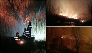 Misiune contracronometru în Delta Dunării. Flăcări uriaşe au putut fi observate de la kilometri distanţă, după un incendiu puternic