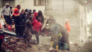 Tragedia din Turcia a unit ţări aflate în conflict. Avioane israeliene aterizează lângă cele iraniene, cu ajutoare