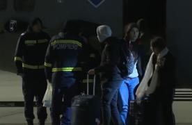 26 de români aduşi acasă din Turcia. Printre aceştia sunt şi 9 studenţi ERASMUS şi profesorul lor. Erau cazaţi într-un hotel din cea mai distrusă zonă de seism