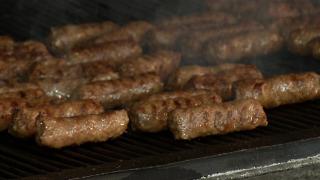 Micii s-au dublat în ultimii doi ani, dar doar la preţ. Câţi mai putem cumpăra acum dintr-un salariu minim