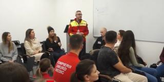 Curs gratuit de prim ajutor pentru bebeluşi, în Bistriţa: "Ne dorim să pregătim cât mai multe persoane să recunoască o situaţie gravă"