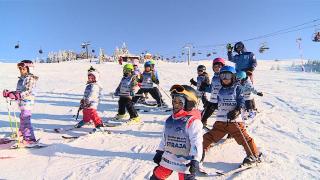 Tabere de schi pentru copii, la munte. Cât îi costă pe părinţi vacanţa de iarnă a celor mici