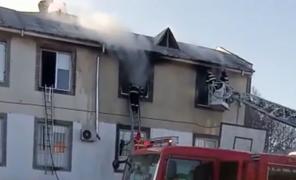 Incendiu într-un liceu din Vaslui: flăcările au izbucnit în laboratorul de fizică. Pompierii au intervenit cu mai multe autospeciale