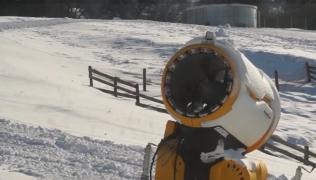 Pârtia din România unde se poate schia doar câteva zile pe an, deşi a costat circa 5 milioane de euro. Primăria s-a împrumutat pe 20 de ani pentru proiect