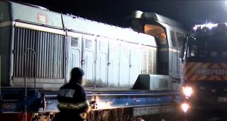 Primele trenuri cu ajutoare pentru Turcia au plecat din Bucureşti. Pompierii au încărcat 21 de vagoane cu produse necesare sinistraţilor