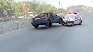 ANIMAŢIE GRAFICĂ. Filmul accidentului în care un şofer drogat şi băut a băgat în spital doi poliţişti: de ce au pus agenţii autospeciala în calea tânărului