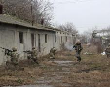 Trei militari, răniți în Poligonul Cățelu în timp ce aprindeau o încărcătură de explozibil