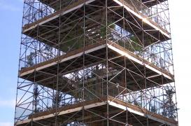 Grădina verticală din Timișoara e, momentan, doar o schelă metalică "puțin cam goală". Cum va arăta