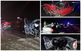 Mamă şi fiică au murit, după ce un şofer de 21 de ani a lovit frontal maşina în care se aflau, în Brăila. Şi tânărul şi-a pierdut viaţa în urma impactului