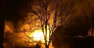 Incendiu violent în Satu Mare. Pompierii s-au luptat mai bine de 3 ore cu flăcările