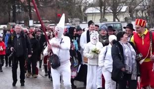 "Azi este o zi a nebuniei şi a veseliei". Lăsata Secului sărbătorită în Harghita cu un obicei inedit, vechi de trei decenii