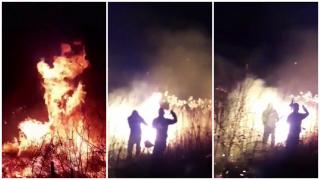 Incendiu de vegetație în Vâlcea. Flăcările s-au ridicat până aproape de firele de înaltă tensiune și au pus în pericol mai multe construcții