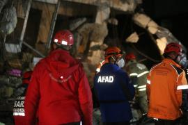 Pământul s-a cutremurat din nou în Turcia. Două cutremure de 6,4 şi 5,8 s-au produs luni seară, la un interval de câteva minute. Seismele, simţite până în Egipt