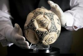 Mingea cu care Maradona a marcat golul "Mâna lui Dumnezeu" nu s-a vândut la licitație. Ofertele au ajuns la 1,7 milioane de dolari