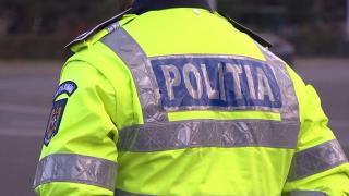 Poliţist din Baia Mare, prins în timpul unei partide ilegale de poker. Pe masă, mascaţii au găsit şi câteva pliculeţe de droguri