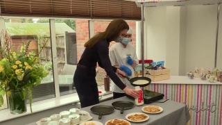 Kate Middleton, moment stânjenitor în timpul unei vizite la un cămin de bătrâni. A încercat să-şi arate priceperea de bucătar