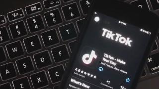 Comisia Europeană a dat interzis la TikTok pe telefoanele de serviciu