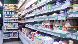 Guvernul vrea să umble la taxa de la raft şi adaosul comercial, dar analiştii avertizează: "Este moartea economiei de piaţă"