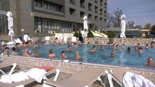 Hotelierii s-au pregătit deja pentru Ziua Femeii. Cât costă un sejur plin cu surprize de 8 martie la Băile Felix