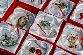 Cele mai scumpe "mărțișoare" din România: mii de euro pentru un cadou de neuitat de 1 Martie