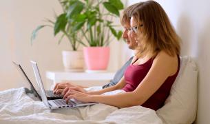 Soluția găsită de cei care nu mai vor muncă de acasă, după 3 ani de pandemie. Afacerea a explodat