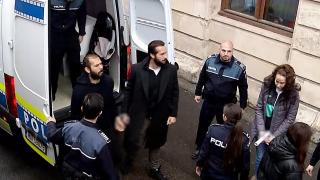 Fraţii Tate vor să apeleze la politicienii români pentru a fi eliberaţi. "Dacă ne va ajuta, va fi răsplătit"