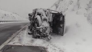 Accident mortal pe o şosea din Croaţia. Un cetăţean albanez a decedat, iar alţi 3 sunt în stare gravă, după ce un autobuz s-a răsturnat