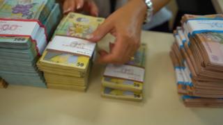 Peste un milion de români primesc mai mulţi bani de la 1 martie. Măririle, cuprinse între 21 de lei şi 222 de lei