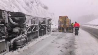 Valul de aer arctic a răvășit Europa cu furtuni violente de zăpadă. Centrul Statelor Unite este devastat de tornade