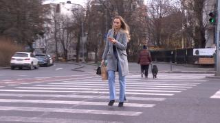 Româncele, la muncă şi acasă, şi la job: cum sunt împărţite treburile casnice între parteneri