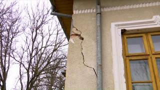 Pacienţii unui dispensar din Gorj, trataţi în centrul de promovare turistică, de teama cutremurelor. Un nou seism, de 3,2, a avut loc azi