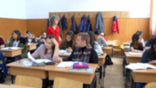 Cu dinții sparți din cauza mărțișoarelor. Doi elevi din Ilfov s-au luat la bătaie în timpul orei de biologie. Unul a ajuns în stare gravă la spital