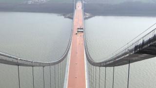 "Golden Gate", în variantă românească: Circulația pe podul peste Dunăre de la Brăila se mai lasă așteptată. Inaugurarea întârziată deja cu trei luni