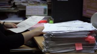 Românii care ar putea să plătească un impozit mai mare pe locuinţă. Proiectul de lege vine la pachet cu sancţiuni