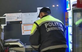 Jaf armat într-un magazin din Baia Mare. Cu cagula pe față, tâlharul a amenințat vânzătoarea și a fugit cu toţi banii