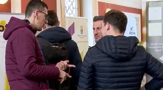 "Nu este nevoie să fie calificaţi". Sute de locuri de muncă, scoase la bătaie de 20 de antreprenori importanţi din HoReCa