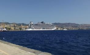 Oferta lansată de o companie de turism pentru cei care vor să locuiască timp de 3 ani pe un vas de croazieră. Voiajul începe pe 1 noiembrie