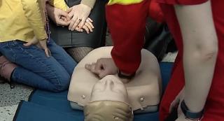 Manevra care face diferenţa dintre viaţă şi moarte. Resuscitarea în primele minute crește şansele de supravieţuire cu peste 75%