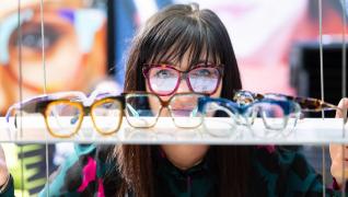 OMS avertizează că jumătate din populația va suferi de miopie în 2050.Obiceriurile care ne distrug vederea