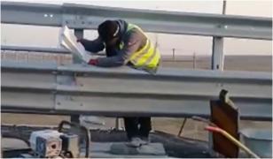 Centura Tecuciului, proaspăt inaugurată, a fost reparată cu plăci de polistiren. Explicaţiile constructorului