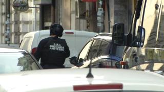 Grenadă găsită în balconul unui apartament din Pitești. Locatarii blocului cu 10 etaje au fost evacuați