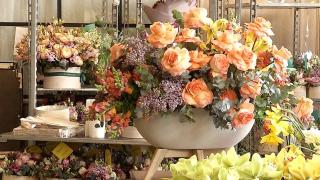 De 8 martie, o tânără a primit de la iubit câte 100 de trandafiri, din oră în oră